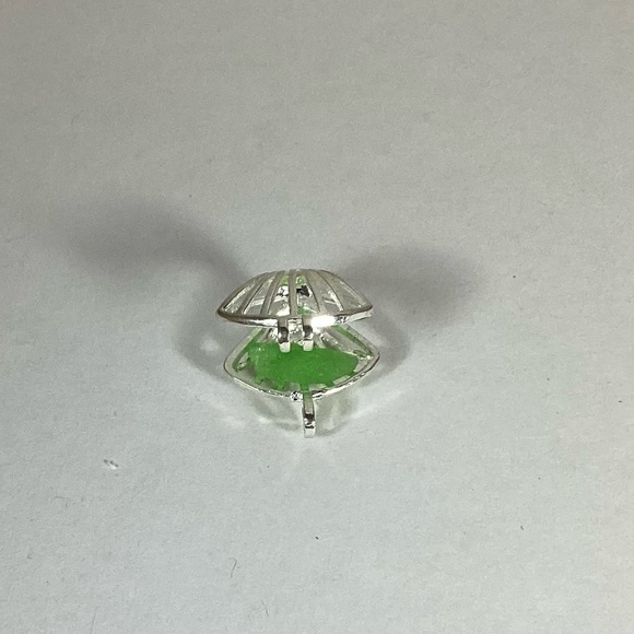 Green sea glass necklace in silver sea shell locket - Picture 2 of 2